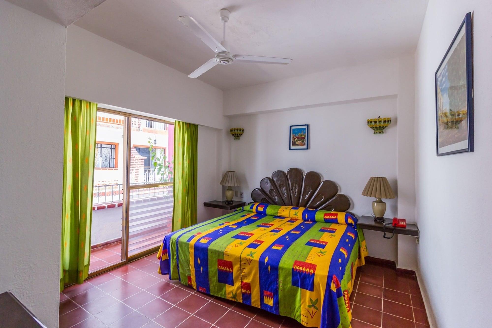 Suites Plaza Del Rio - Family Hotel Malecon Centro Пуэрто-Вальярта Экстерьер фото