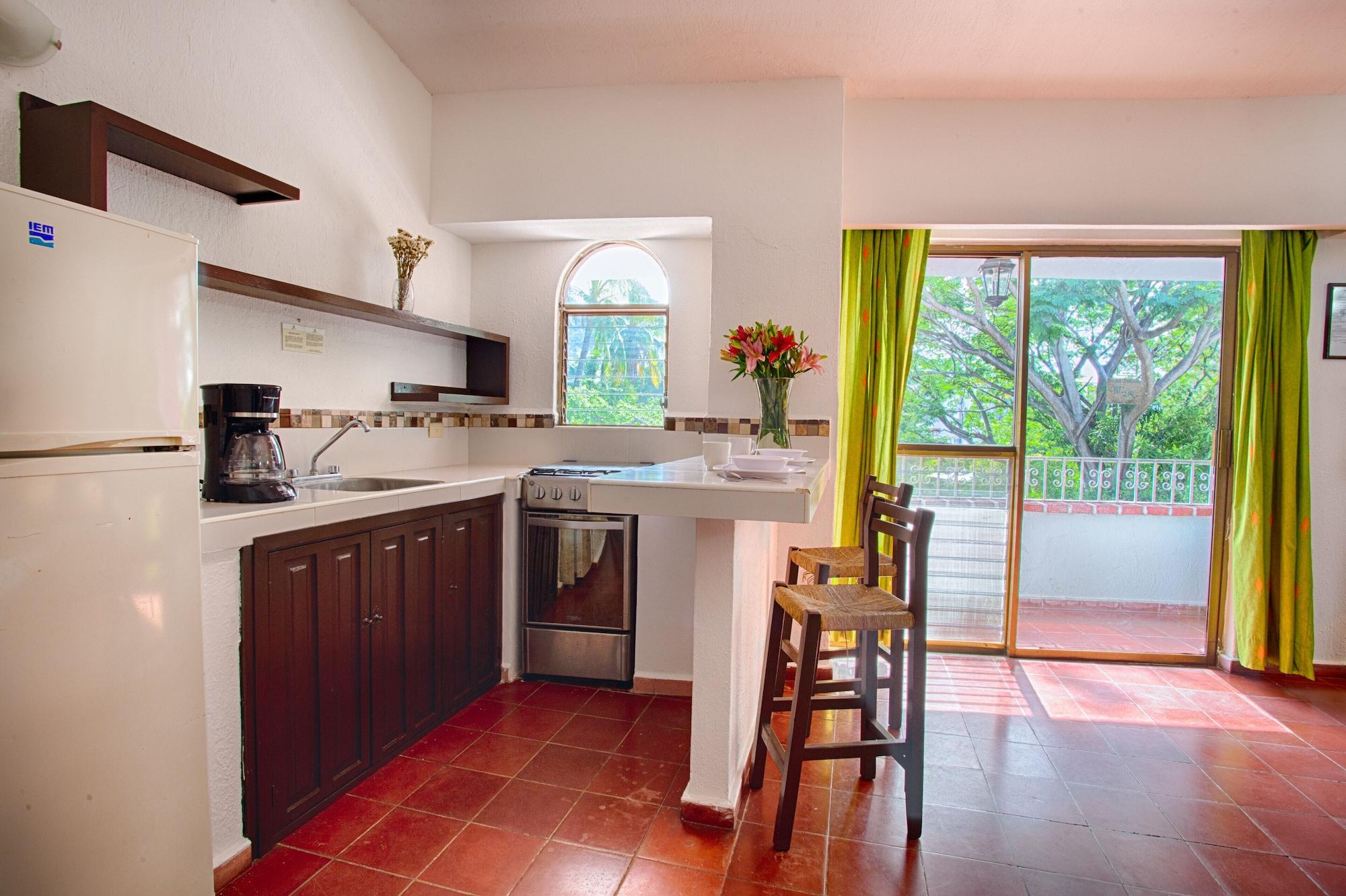 Suites Plaza Del Rio - Family Hotel Malecon Centro Пуэрто-Вальярта Экстерьер фото