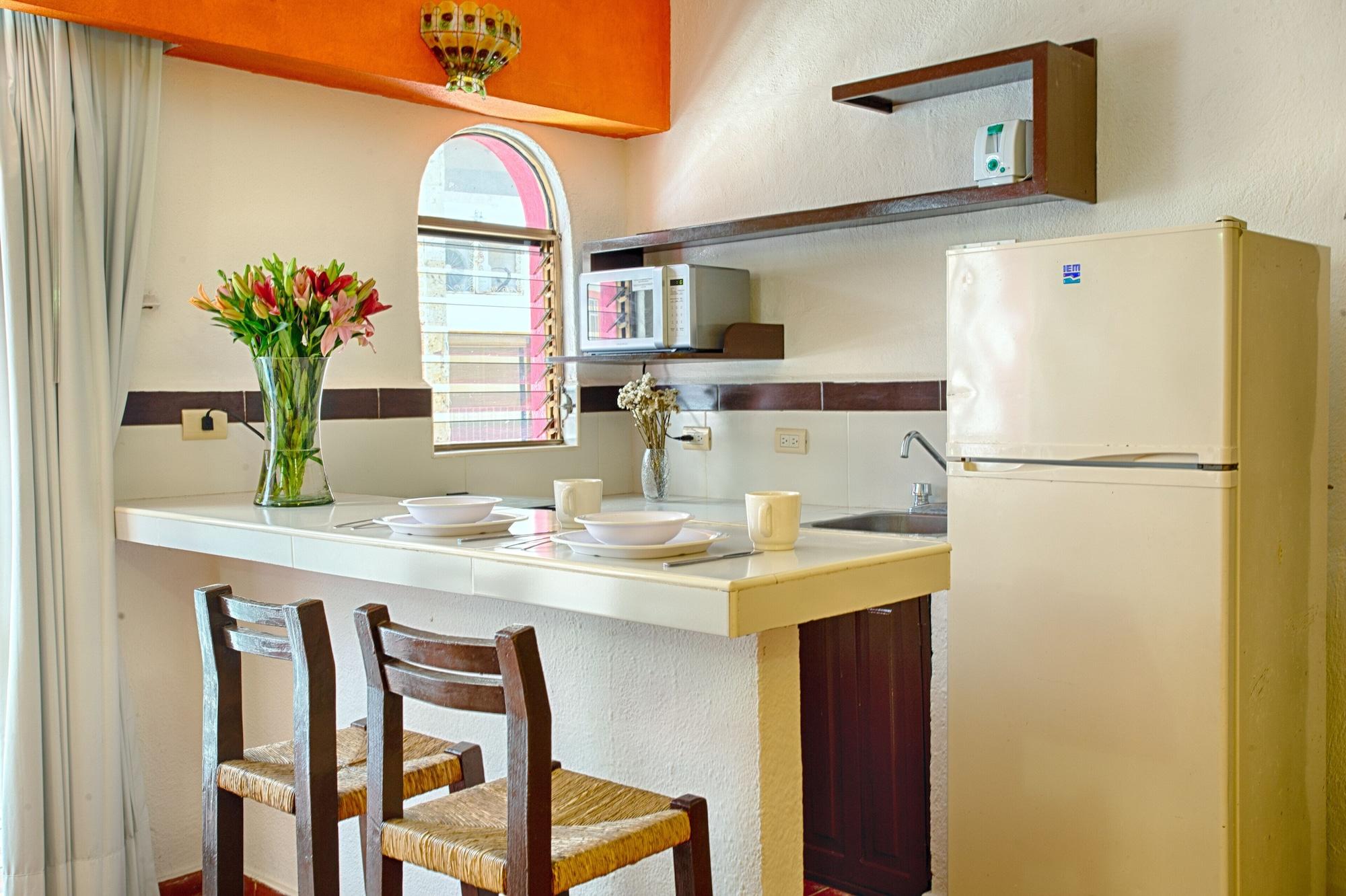 Suites Plaza Del Rio - Family Hotel Malecon Centro Пуэрто-Вальярта Экстерьер фото