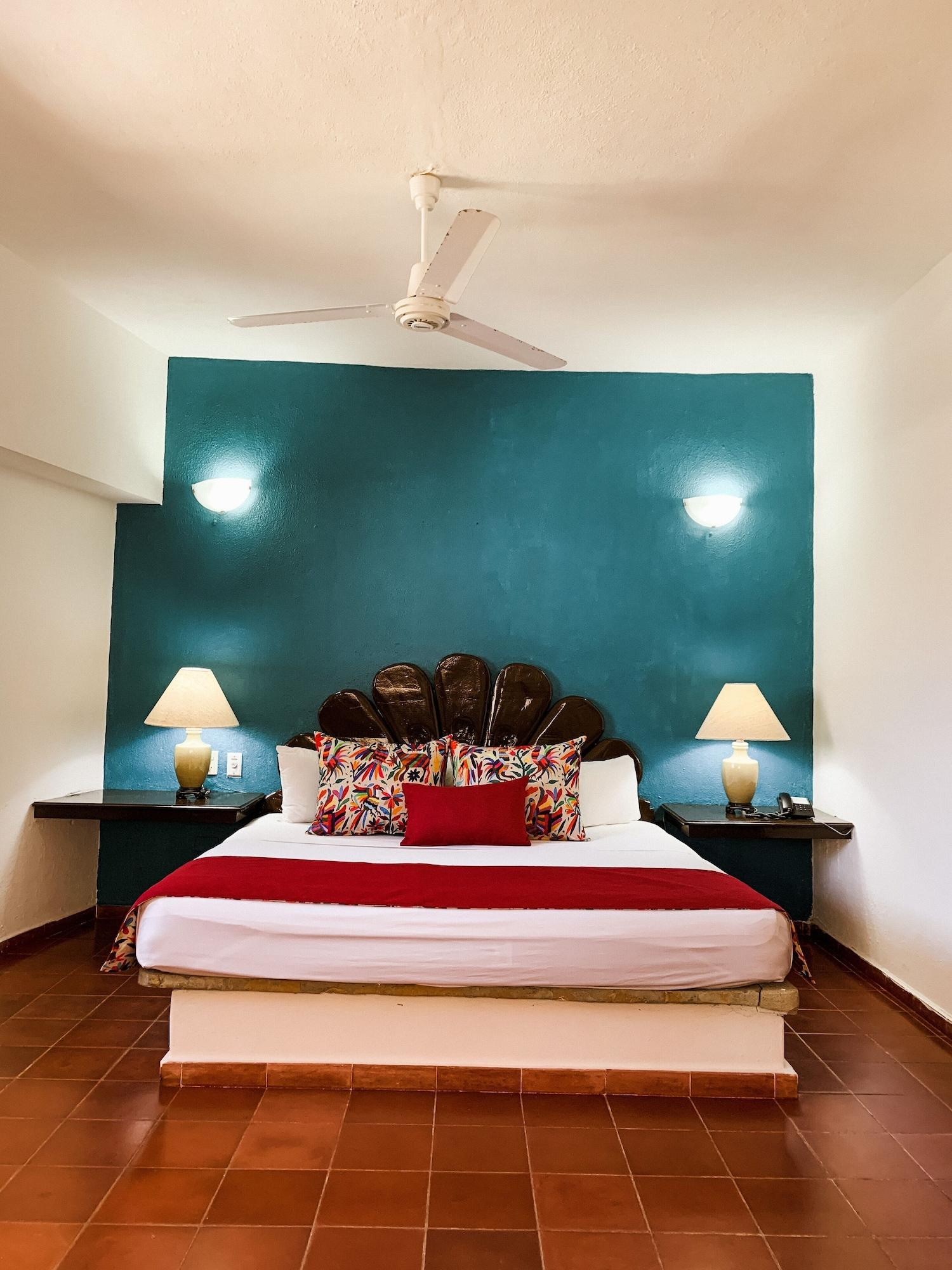 Suites Plaza Del Rio - Family Hotel Malecon Centro Пуэрто-Вальярта Экстерьер фото