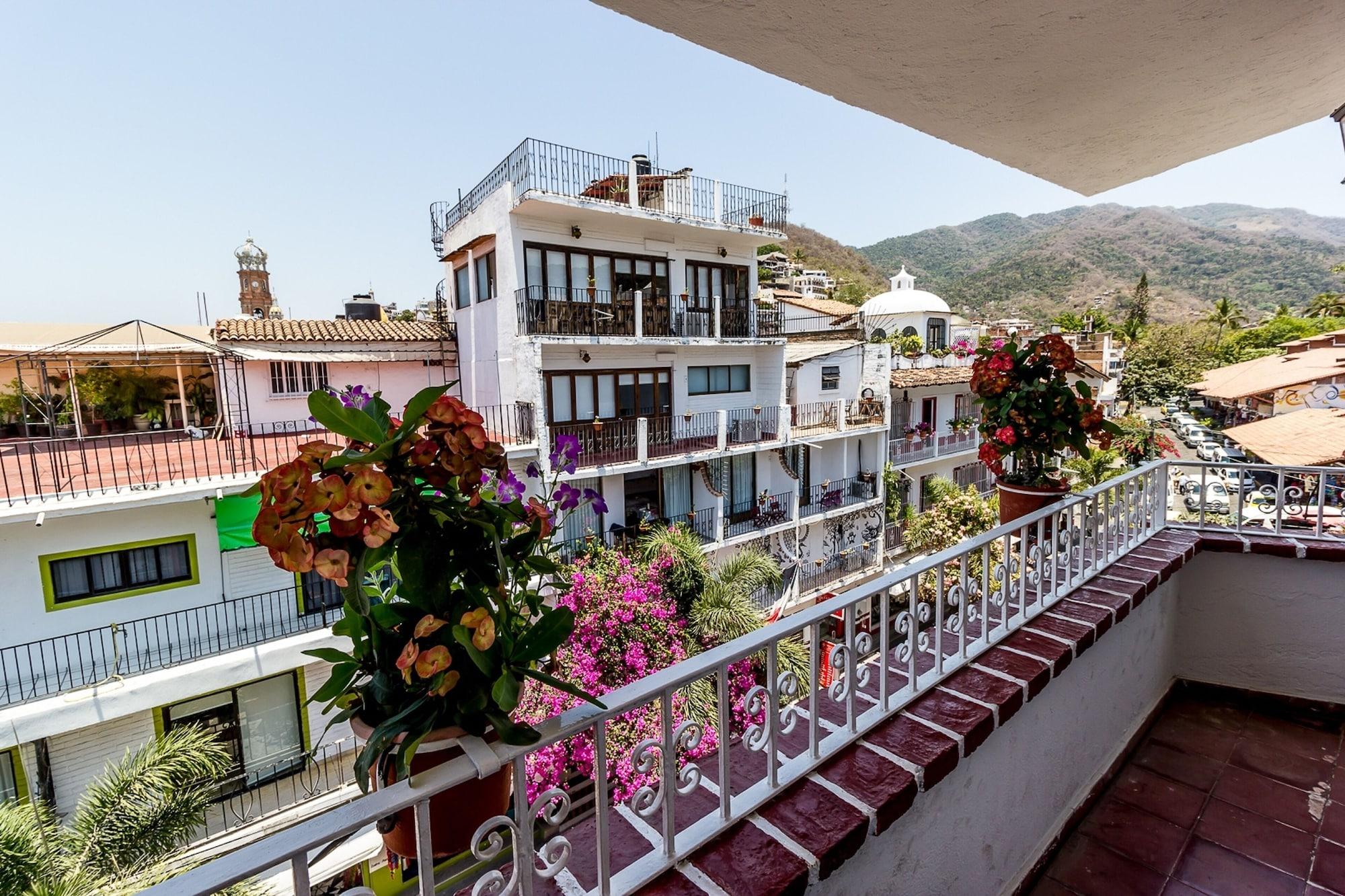 Suites Plaza Del Rio - Family Hotel Malecon Centro Пуэрто-Вальярта Экстерьер фото