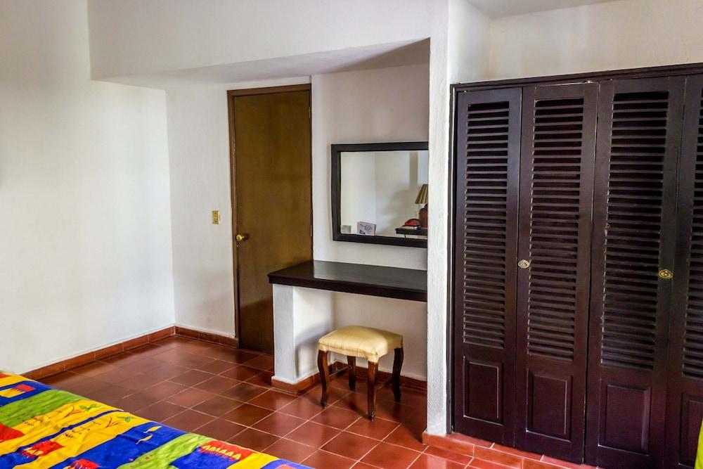 Suites Plaza Del Rio - Family Hotel Malecon Centro Пуэрто-Вальярта Экстерьер фото