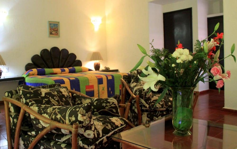 Suites Plaza Del Rio - Family Hotel Malecon Centro Пуэрто-Вальярта Экстерьер фото