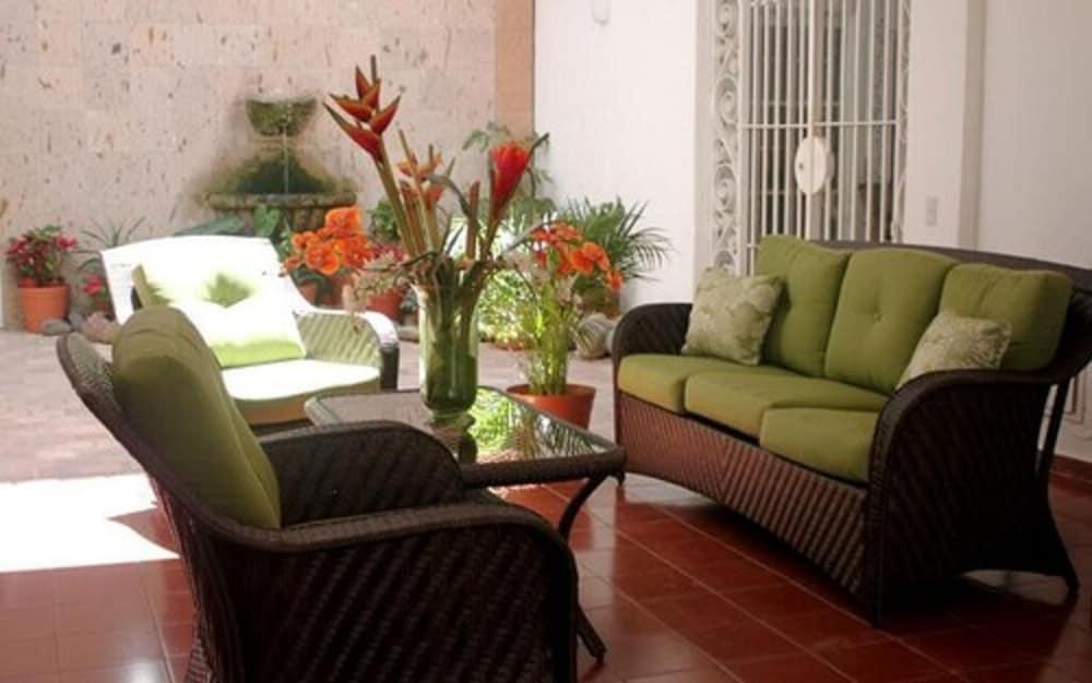 Suites Plaza Del Rio - Family Hotel Malecon Centro Пуэрто-Вальярта Экстерьер фото