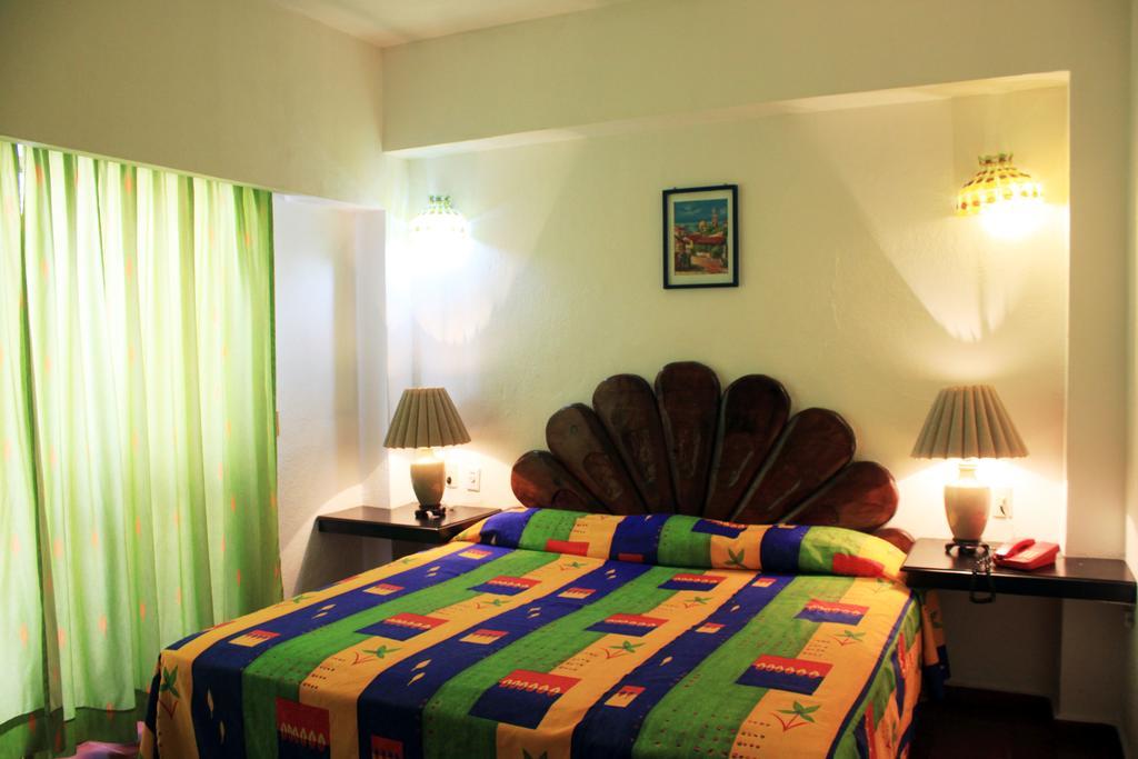 Suites Plaza Del Rio - Family Hotel Malecon Centro Пуэрто-Вальярта Экстерьер фото